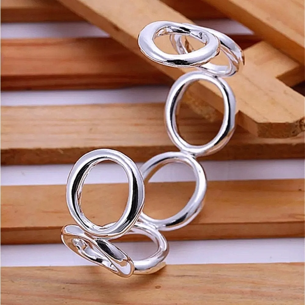O Design Shaped Sterling Silver Bangle Bracelet